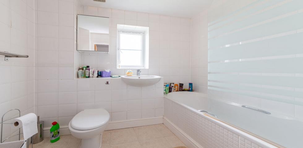 			UNDER OFFER , 1 Bedroom, 1 bath, 1 reception Flat			 Windmill Drive, CRICKLEWOOD
